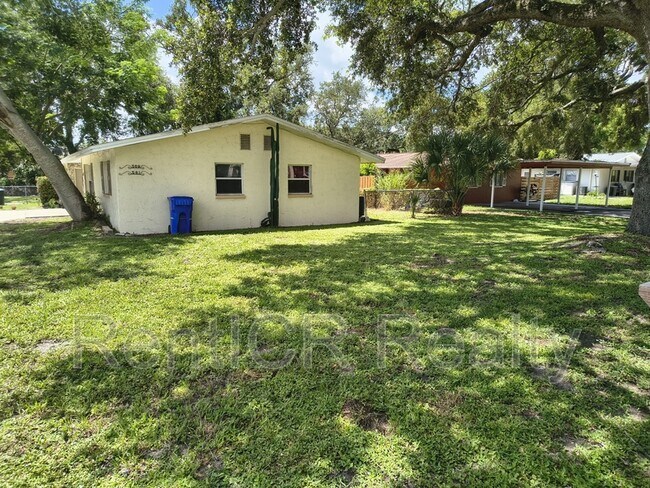 Building Photo - 561 Laura Ln