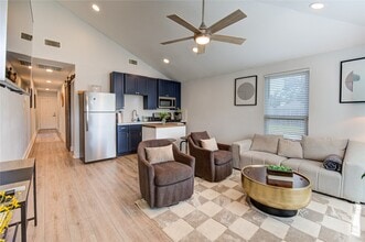 Building Photo - 4049 Lucille St