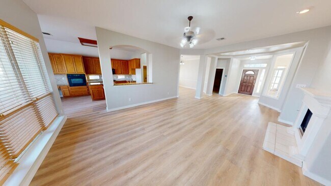 Building Photo - Elegant home in Pflugerville with great fe...