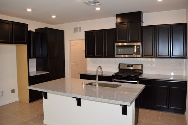 Building Photo - 1429 Cheetah St