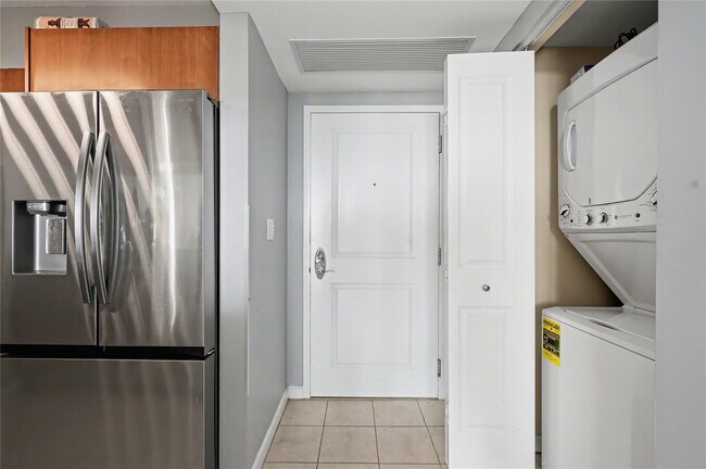 Building Photo - 610 W Las Olas Blvd