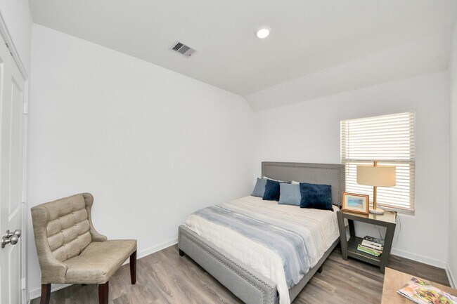 Building Photo - 2302 Dewford Fls Dr
