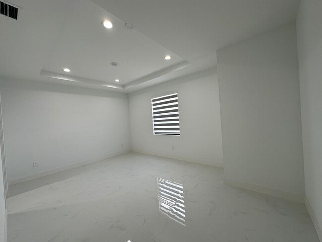 Building Photo - 6033 Kumquat Cir