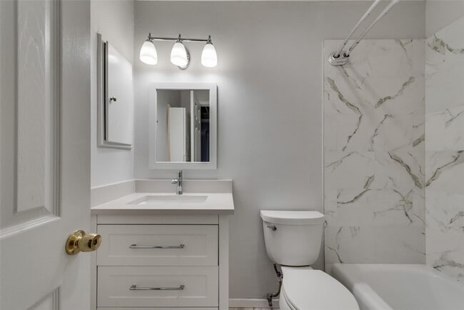 Building Photo - 2627 Douglas Ave