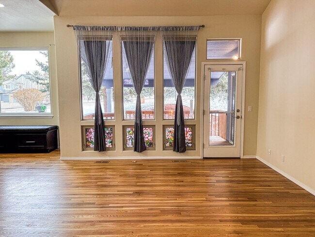 Building Photo - Spacious 4-bedroom, 3-bathroom home located in the Deer Run neighborhood