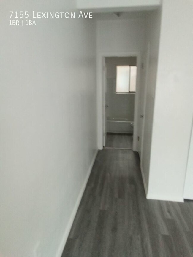 Building Photo - One bedroom Apartment with 600 sq. ft. of ...