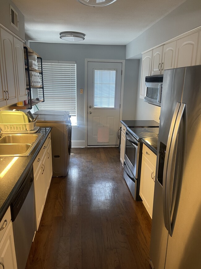 Building Photo - 10236 Regal Oaks Dr