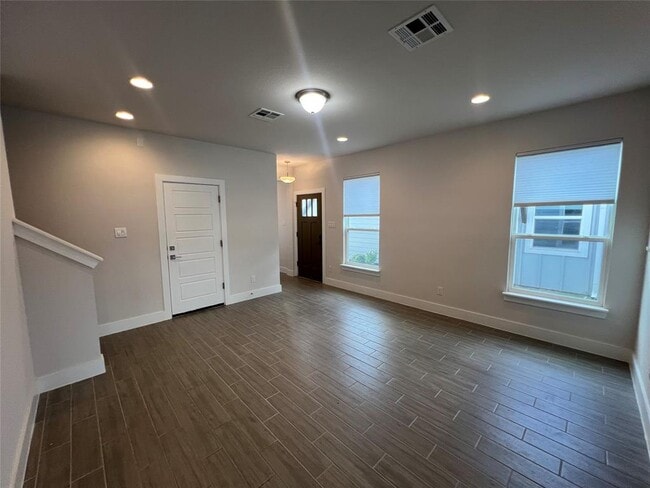 Building Photo - 509 Peace Dr