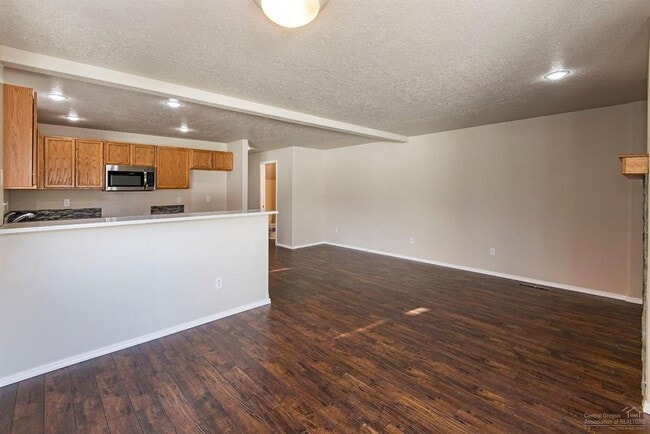 Building Photo - Redmond Townhome