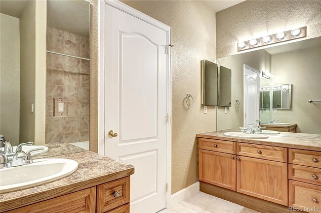 Building Photo - 3 bed / 2.5 bath duplex in Castle Rock!! -18 month lease preferred