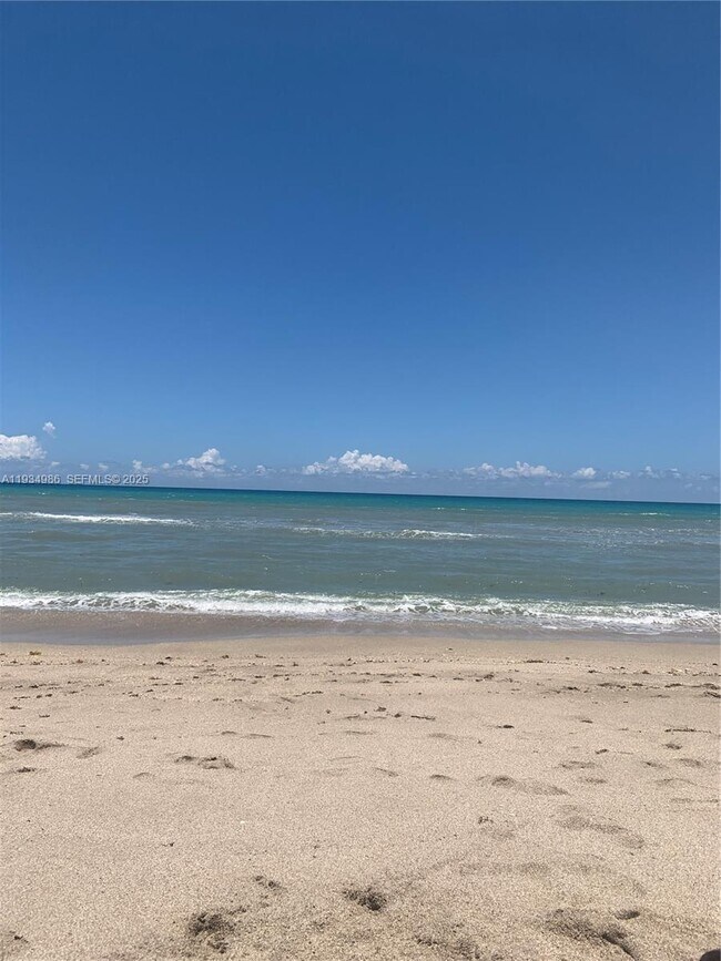 Building Photo - 7370 S Ocean Dr