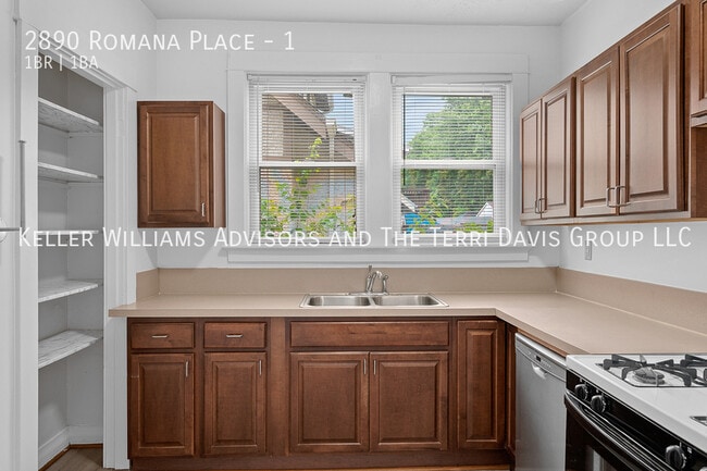 Building Photo - 2890 Romana Pl