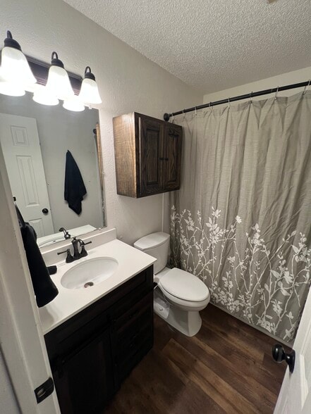 Building Photo - 807 Kavanagh Dr