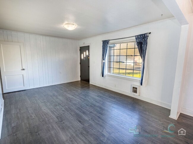 Building Photo - Beautiful River-View Home Near Downtown Warrenton