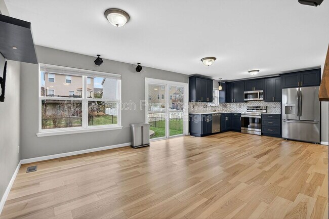 Building Photo - 425 Spring Trce