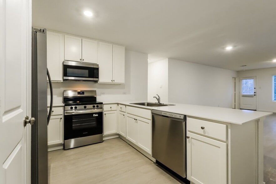 Building Photo - 15242 Abella Dr