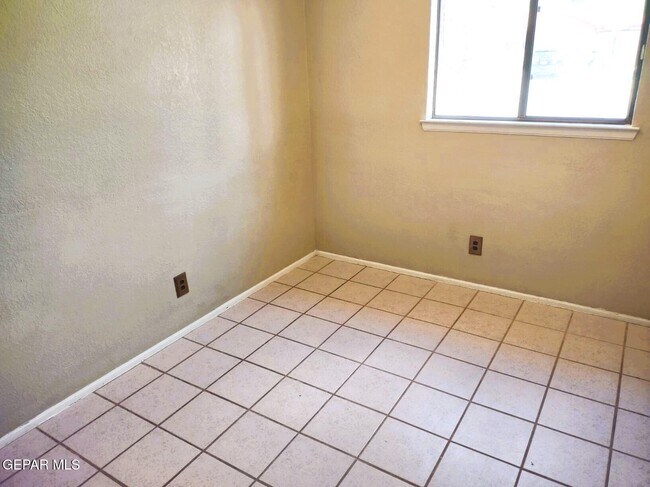 Building Photo - 725 Arredondo Dr