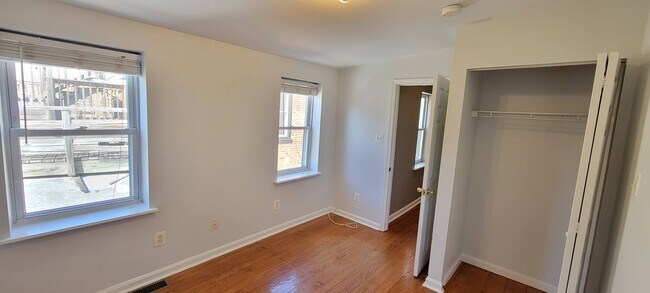 Building Photo - 926 S Hanover St