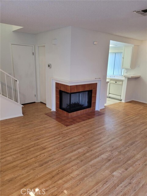 Building Photo - 2452 Chandler Ave