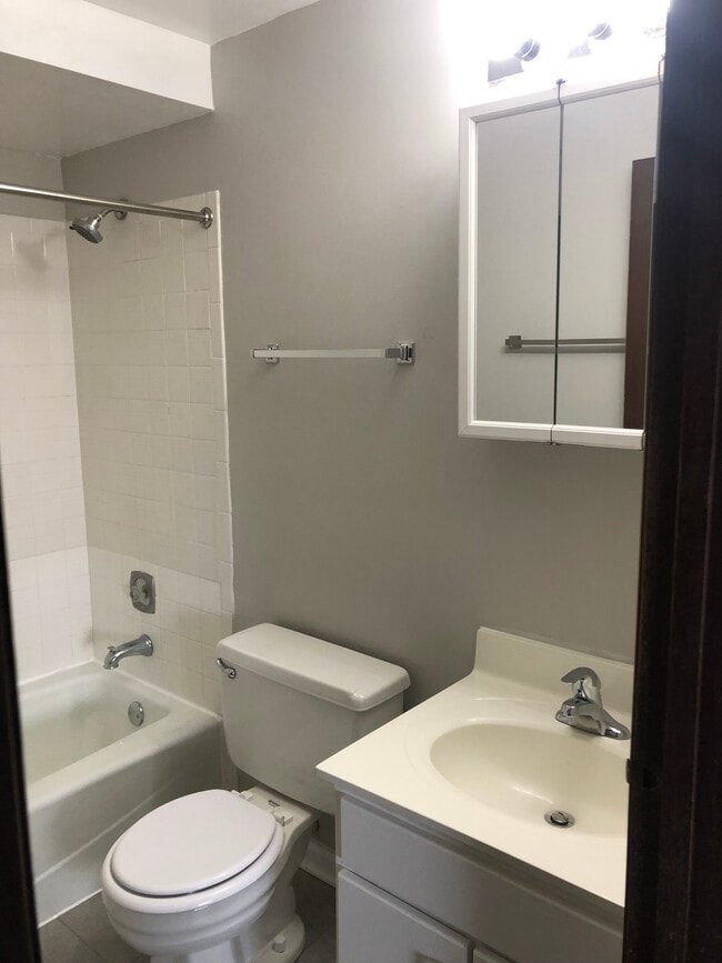 Building Photo - 140 Orchard Ct