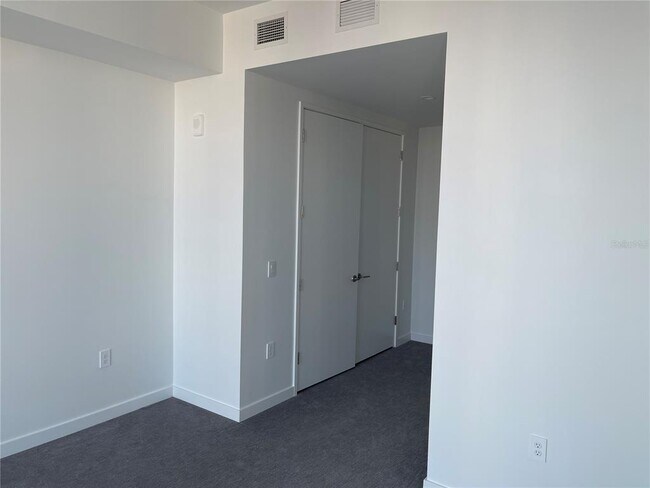 Building Photo - 400 Central Ave