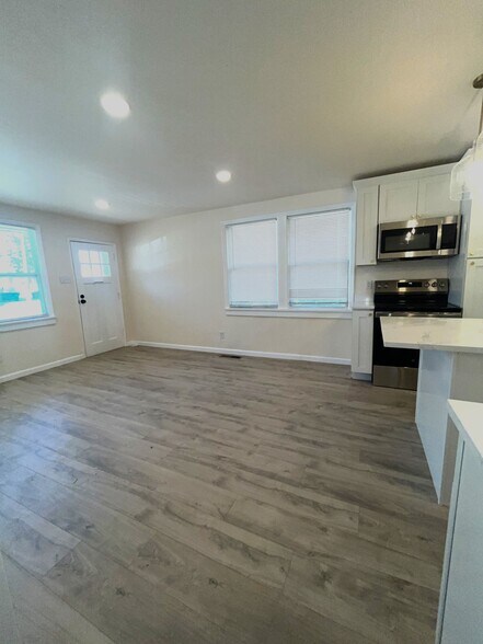 Open Floor plan living room and kitchen - 1200 Yale Ave