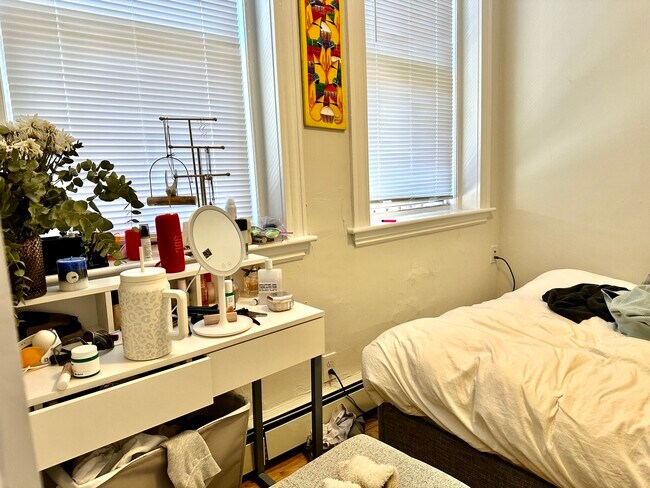 Building Photo - 152 Salem St