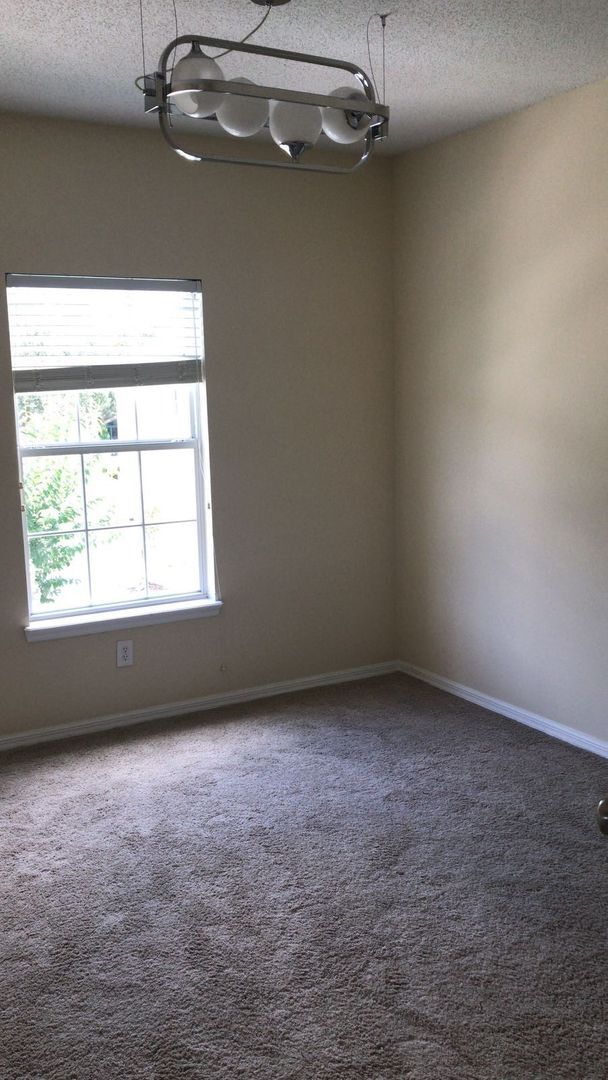 Building Photo - 607 Wisteria Ct
