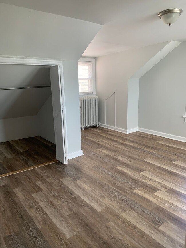 Building Photo - 142 Walnut St