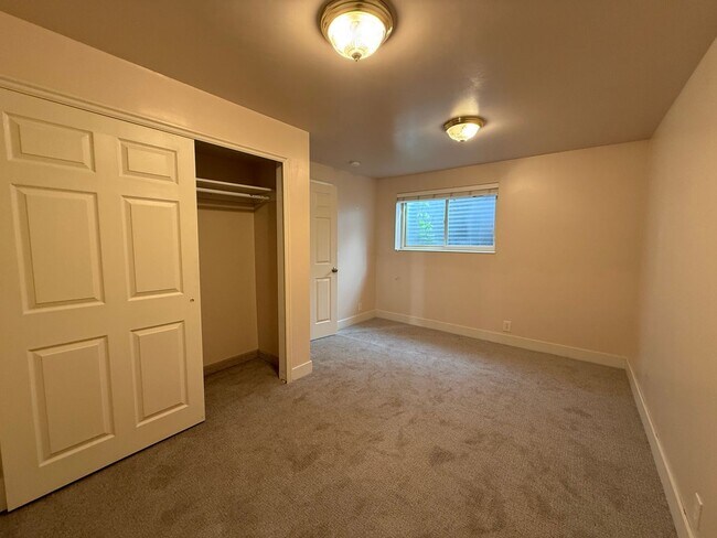 Building Photo - Beautifully Updated Home in Holladay