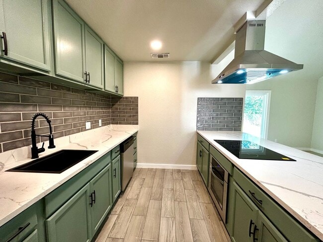 Building Photo - 1005 W MLK #A