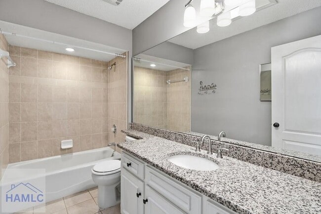 Building Photo - 405 Club Dr