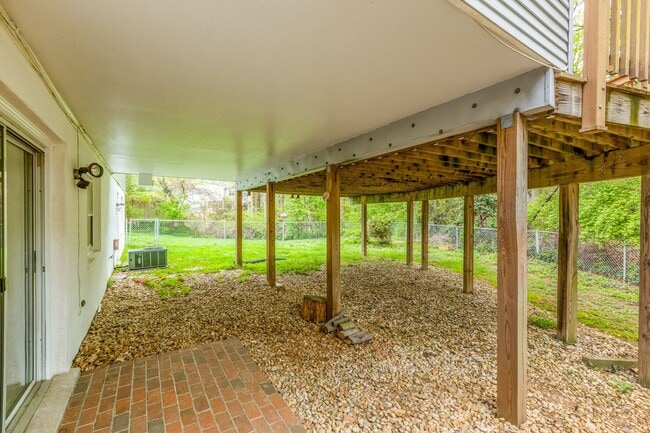 Building Photo - 3303 Spring Lake Ct