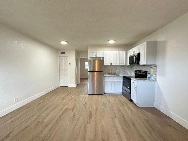 Building Photo - 3660 Apartments LLC