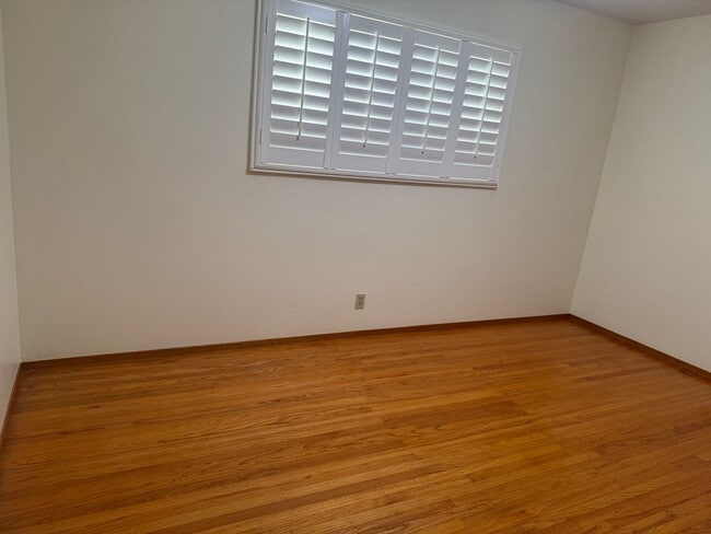 Building Photo - 519 San Remo St