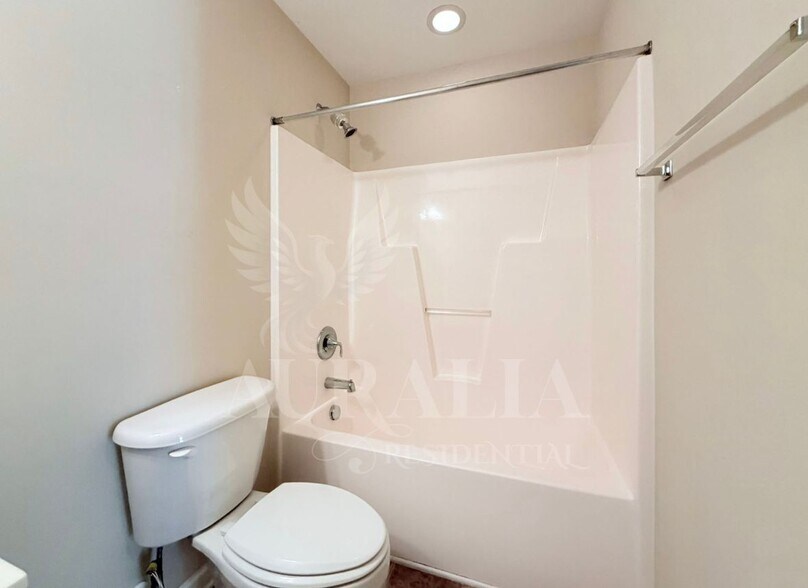 Building Photo - 705 Keystone Park Dr