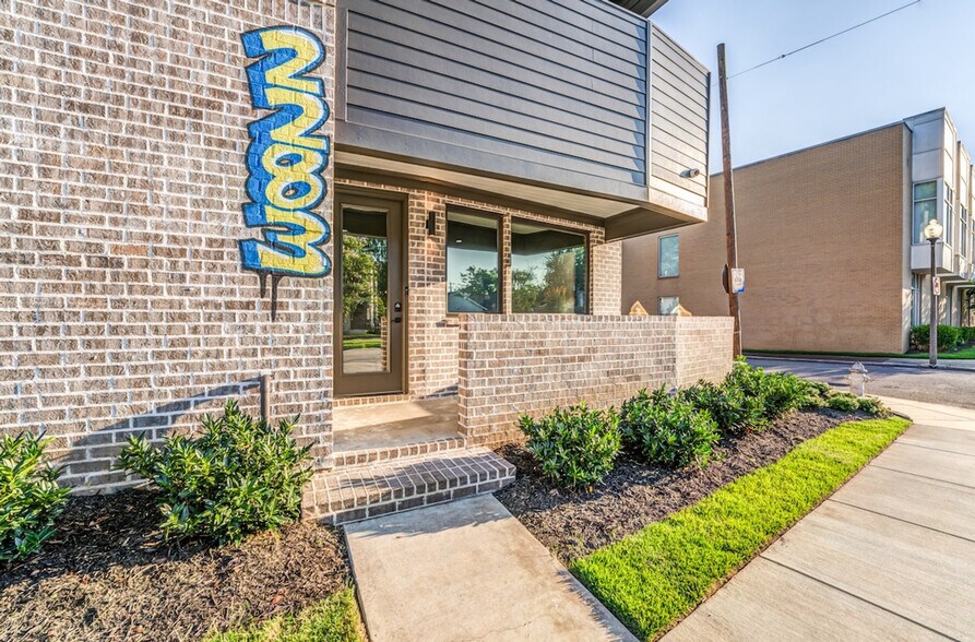 Building Photo - 2283 Young Ave