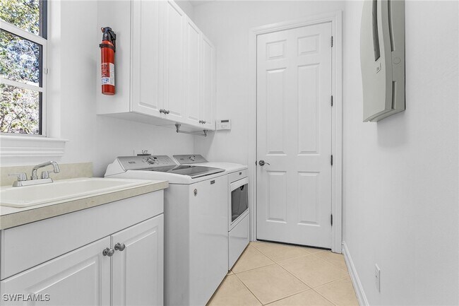 Building Photo - 5030 Rustic Oaks Cir
