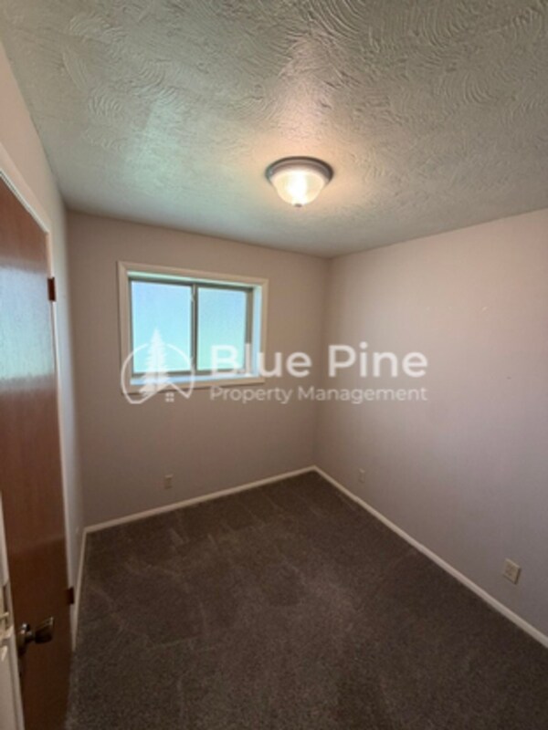 Building Photo - 648 Buckboard Ln