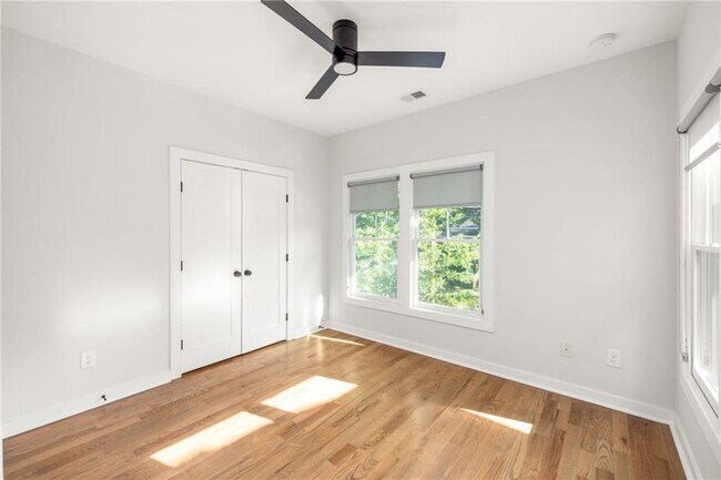 Building Photo - 654 Woodward Ave SE