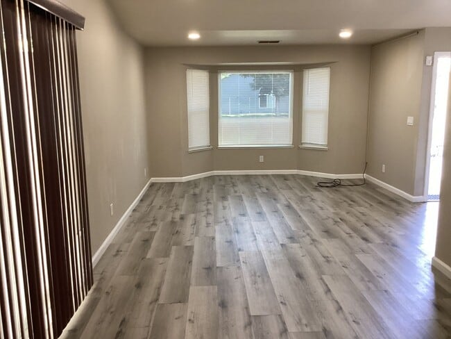 Building Photo - Spacious 4-Bedroom Home in a Desirable Yuba City Neighborhood