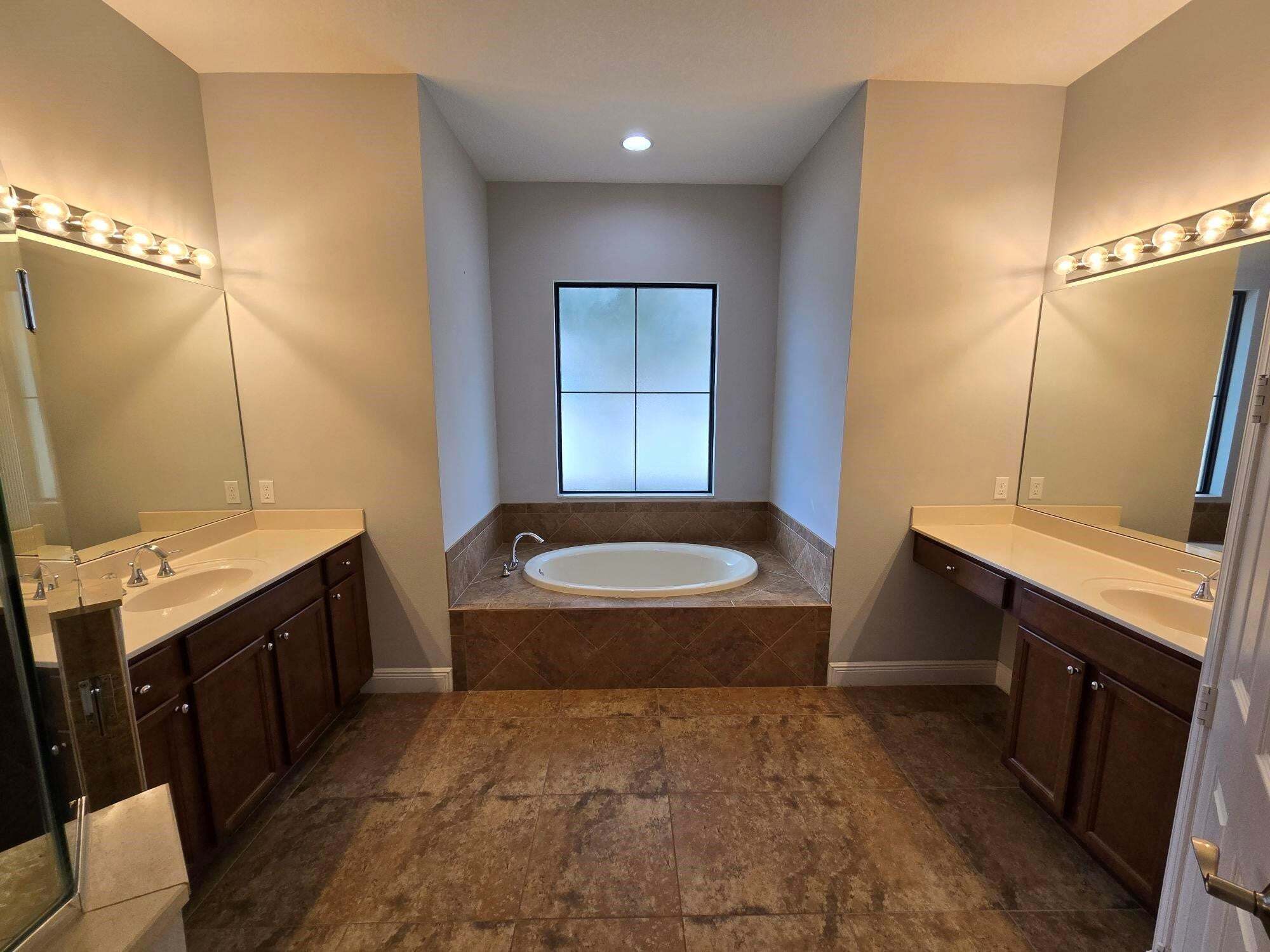 Building Photo - 2095 NW Diamond Creek Way