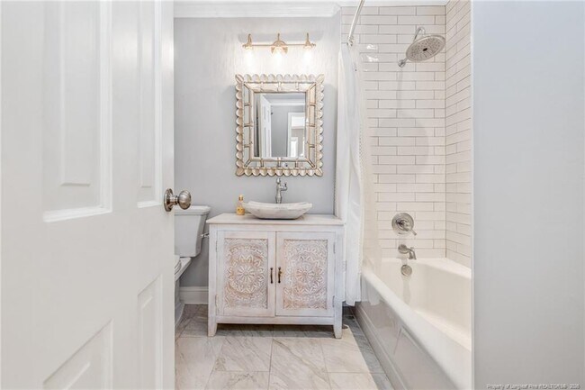 Building Photo - 2706 Huntington Rd