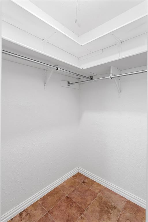 Building Photo - 8303 Wexford Dr