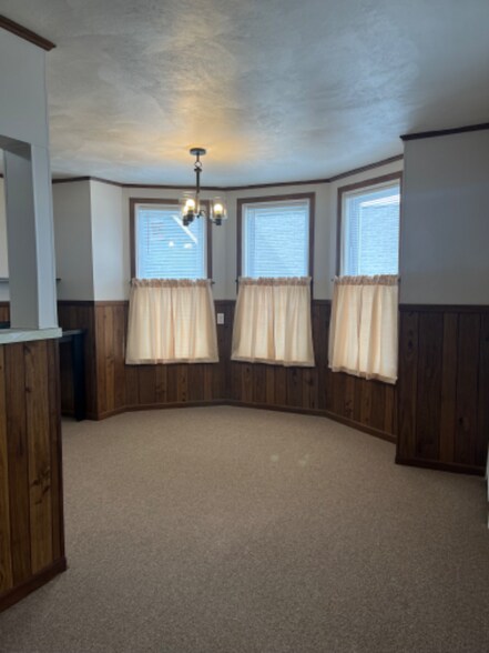 Building Photo - 214 E Orleans St