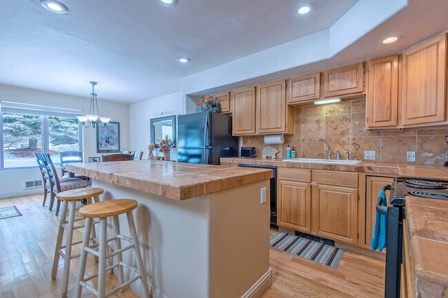 Building Photo - 532 Shadow Brook Ln
