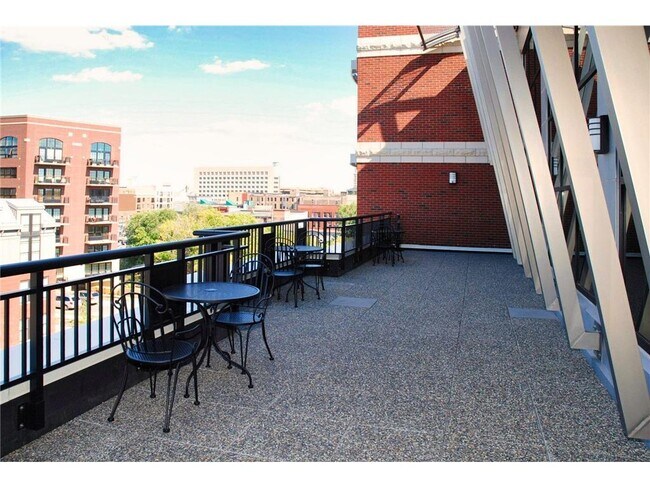 Building Photo - 401 N 2nd St