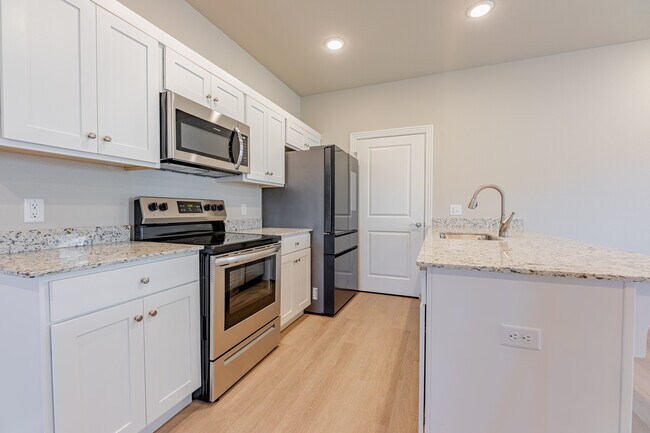 Building Photo - 1603 Casuarina Dr