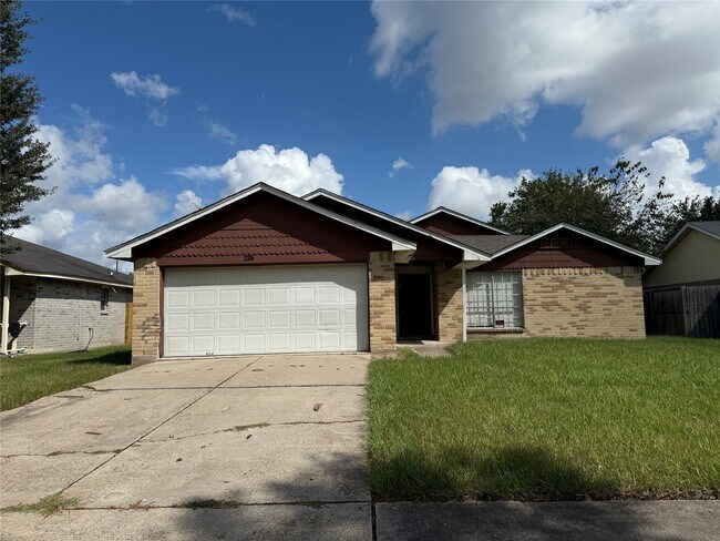 Primary Photo - 2114 W Greens Rd