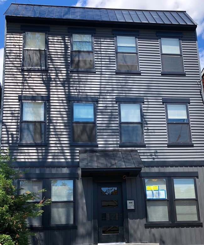 Building Photo - 304 Ege Ave